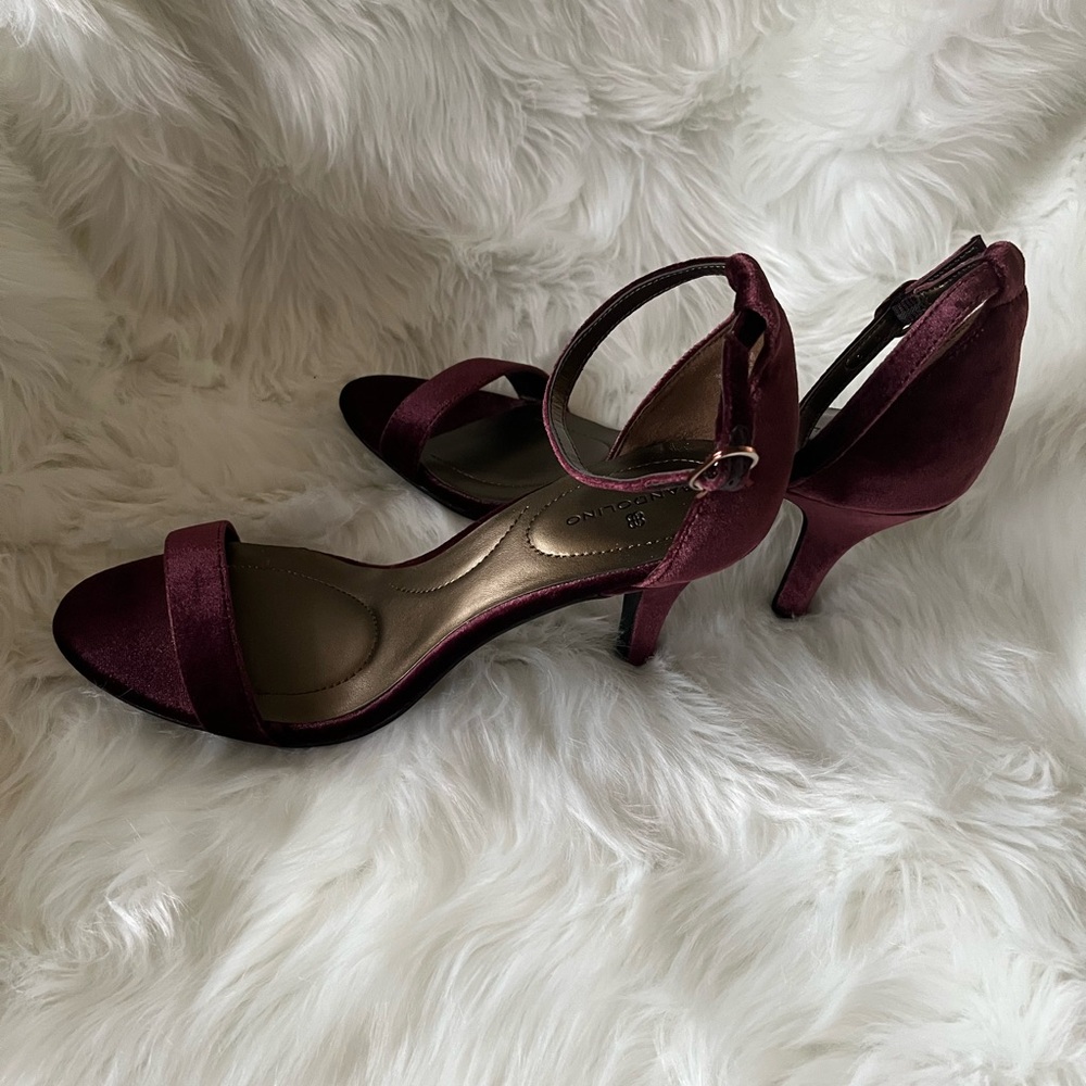 Bandolino Wine Velvet Heels.Beautiful shoe with ankle strap. Never worn.